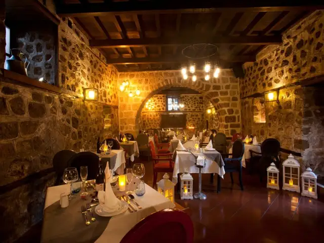 Du Bastion Fine Dining Restaurant'nin yemek ve ambiyans fotoğrafları 14