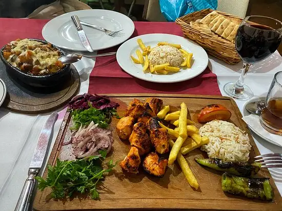 Three Partners Cafe & Restaurant'nin yemek ve ambiyans fotoğrafları 46