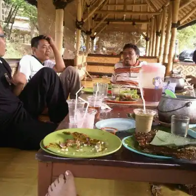 Saung awi ciwidey