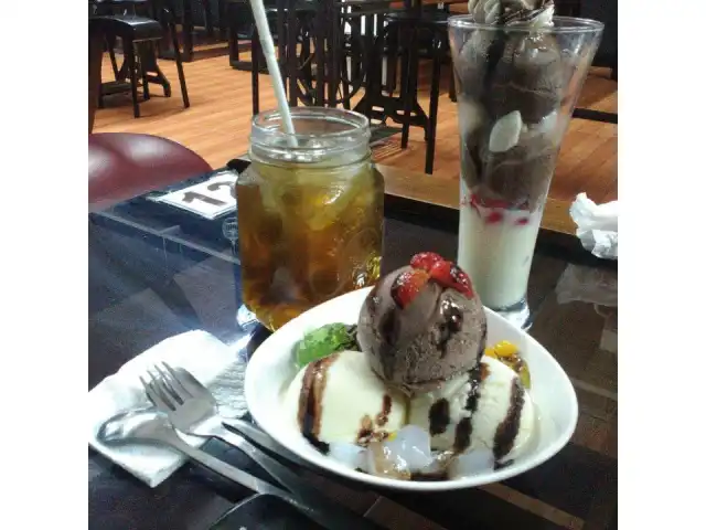 Gambar Makanan Tutti Frutti Ice Cream Mart & Cafe 7