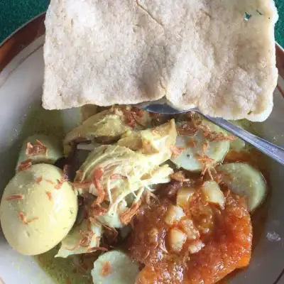 Lontong Opor Dan Nasi Brongkos Bu Aris, Kraton