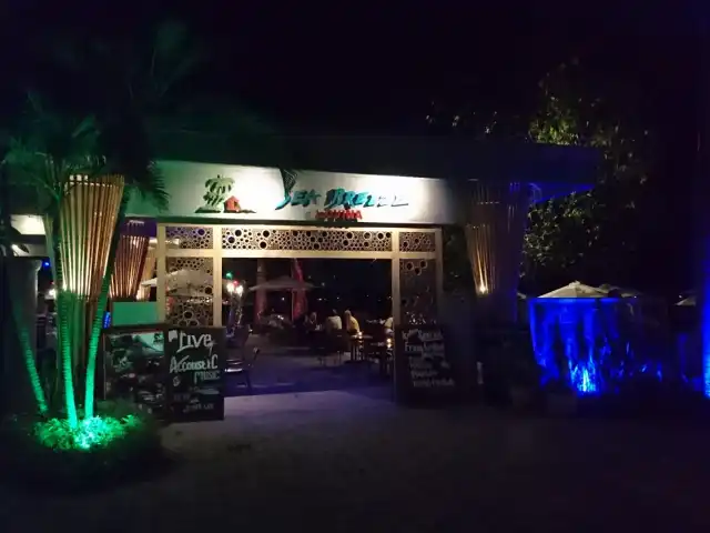 Gambar Makanan Sea Breeze Bar & Restaurant 9