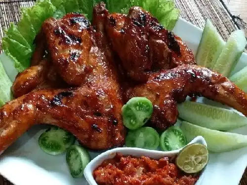 Ayam Bakar Ruang Rindu, Ujunggede Raya