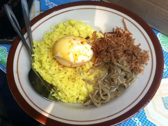 Gambar Makanan Warung Nasi Kuning "Avon" Ambon 14