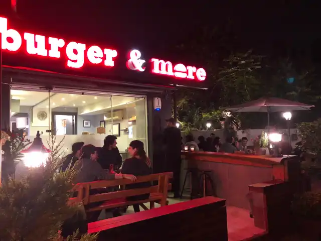 Burger & More'nin yemek ve ambiyans fotoğrafları 3