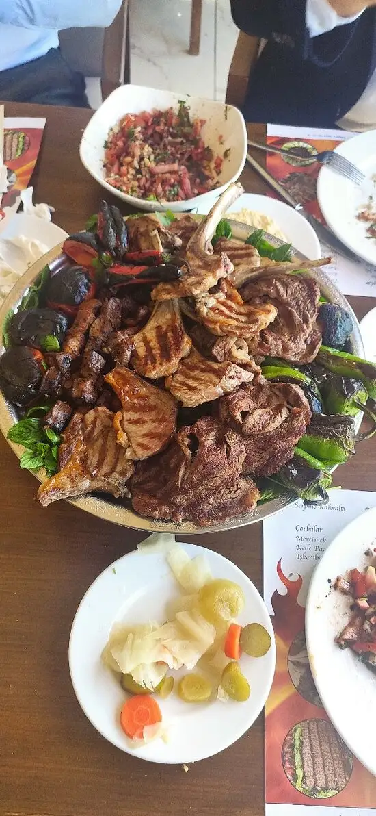 Halil Usta Et- Mangal'nin yemek ve ambiyans fotoğrafları 2