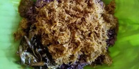 Songkolo Dan Nasi Kuning DG Malia, Antang