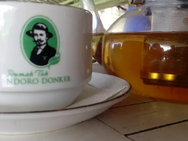 Gambar Makanan Ndoro Donker Tea House 4