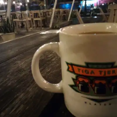 Cafe Tiga Tjeret