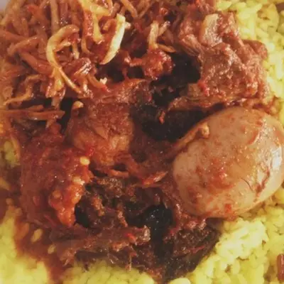 Nasi Kuning Jawa Timur, Pasar Ikan