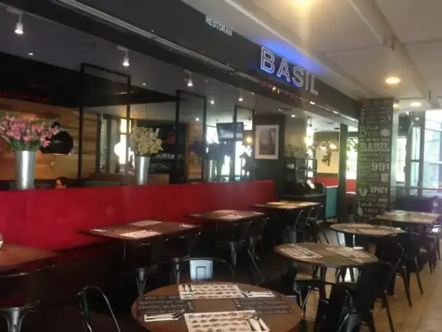 Basil Thai Nudle Bar