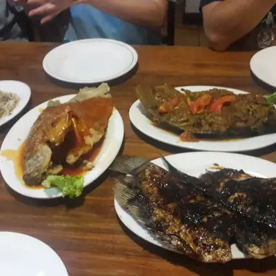 Saung Ikan Pesmol