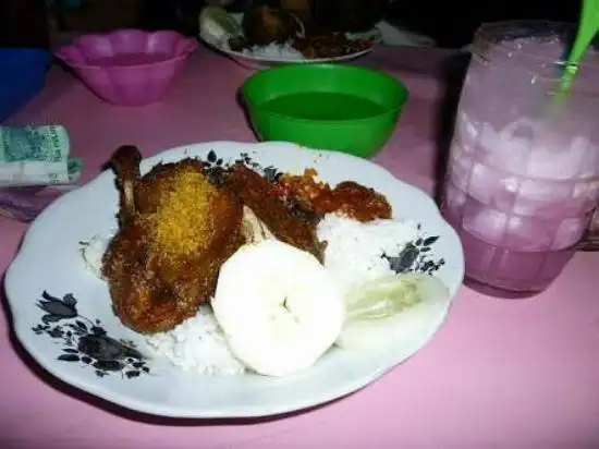 Gambar Makanan Bebek Goreng Tugu Pahlawan 11