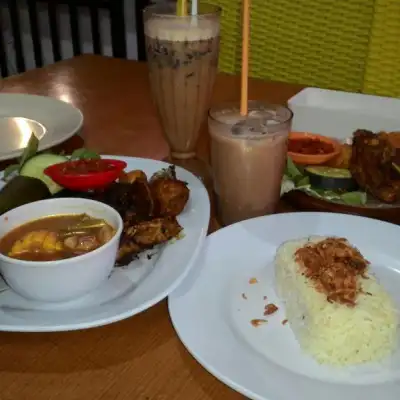 Ayam Penyet Pak Tjomot Boulevard