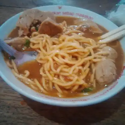 Mie Ayam Bakso Raksasa Mas Casum