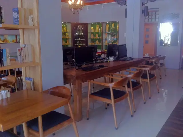 Gambar Makanan Cafe Diem - Kayun Hostel Downtown 8