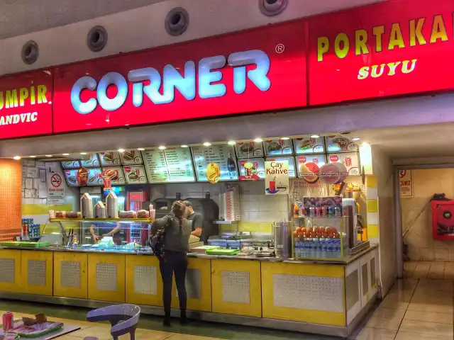 Corner Kumpir'nin yemek ve ambiyans fotoğrafları 2