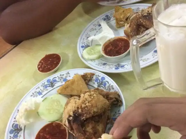 Restoran Ayam Penyet Hj Simpang 3 Food Photo 7