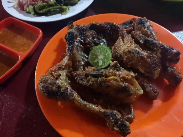 Gambar Makanan Ayam Bakar dan Goreng Taliwang 8