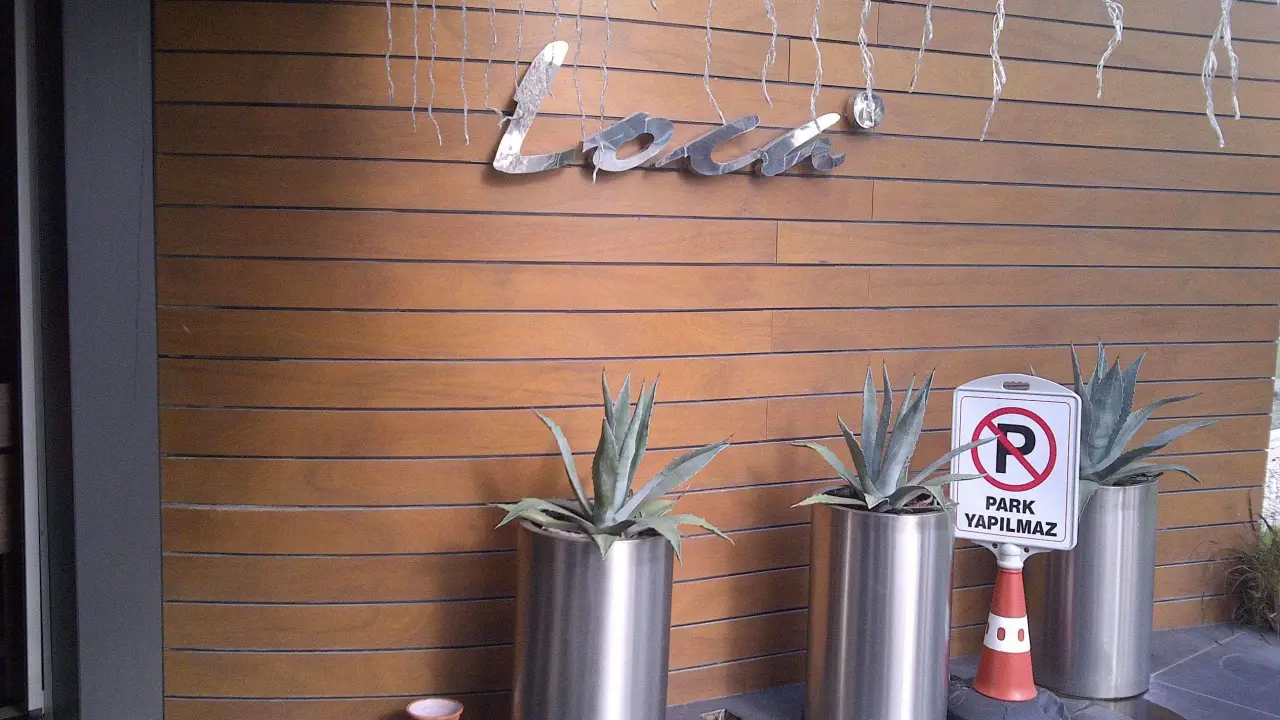 Loca Cafe Restaurant