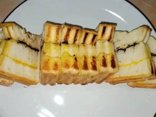 Roti Bakar Family