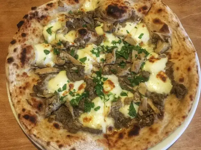 Azzurro Pizza Napoletana'nin yemek ve ambiyans fotoğrafları 3