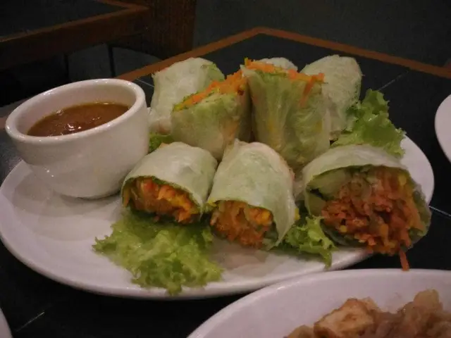 Happy Thai Food Photo 3