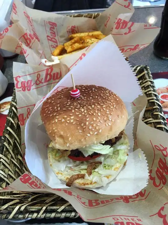 Egg & Burger Diner'nin yemek ve ambiyans fotoğrafları 17