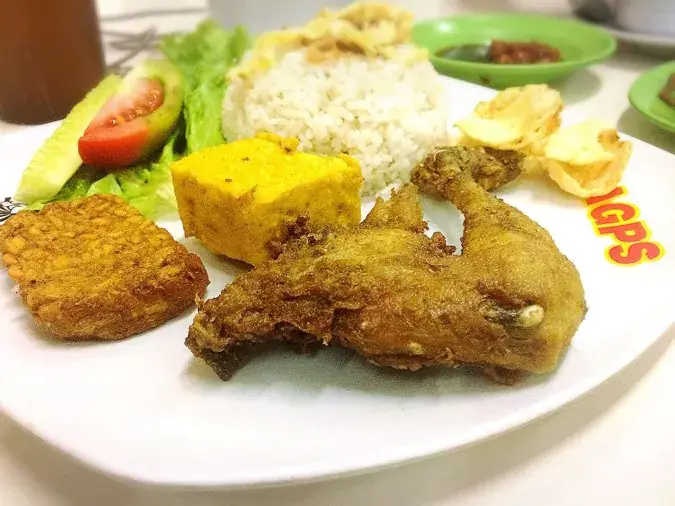 Ayam Goreng Pemuda Surabaya