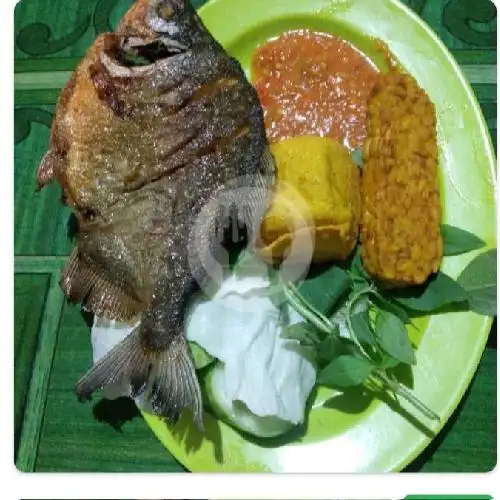 Gambar Makanan Pecel Lele Artomoro, Gang Langgar 17