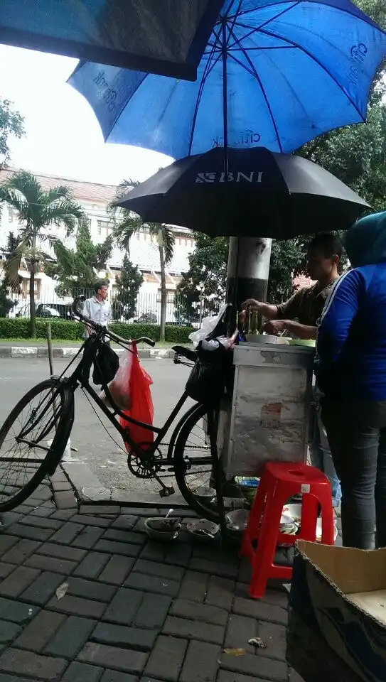 Bakso Ipul depan Labschool Kebayoran