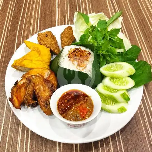 Gambar Makanan Nasi Uduk Ayam Goreng Kampung Barokah, Tebet 2