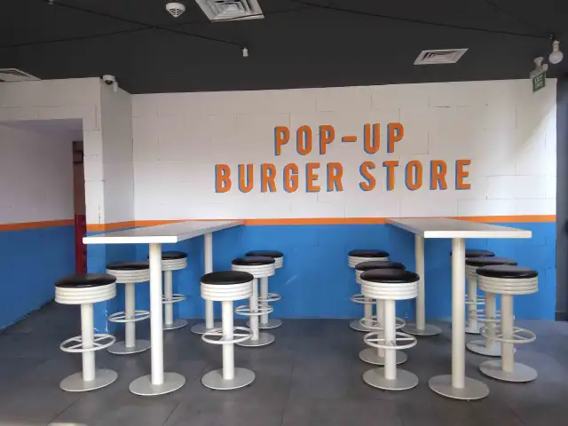 Pop - Up Burger Store'nin yemek ve ambiyans fotoğrafları 5