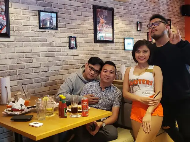 Gambar Makanan Hooters Jakarta 19