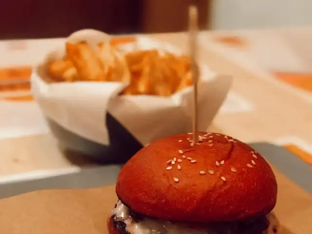 Red et Burger'nin yemek ve ambiyans fotoğrafları 6