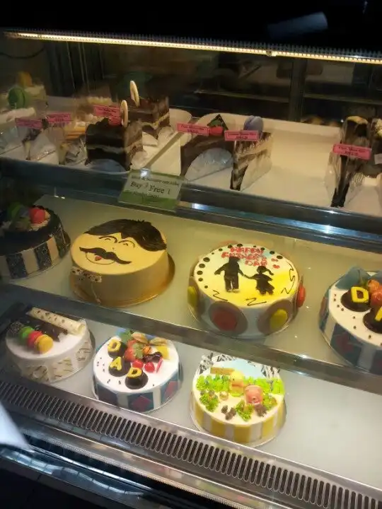 Pistachios Bakery Food Photo 1