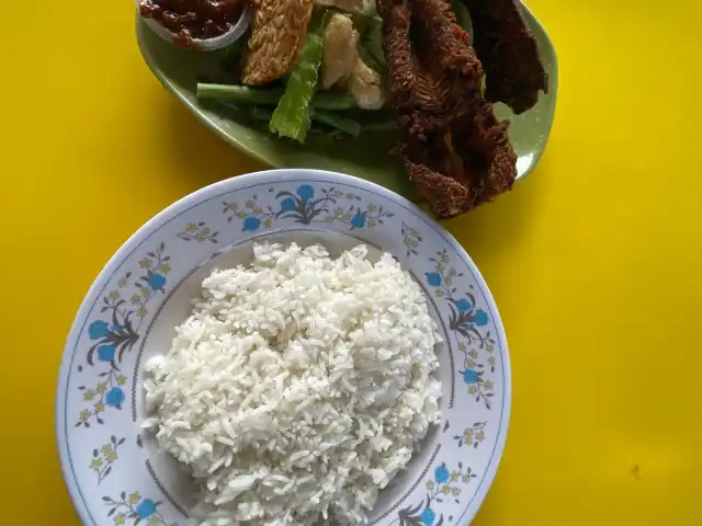 Nasi Ayam Penyet Mak Lampir Food Photo 3