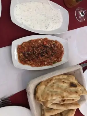 Three Partners Cafe &amp; Restaurant'nin yemek ve ambiyans fotoğrafları 3