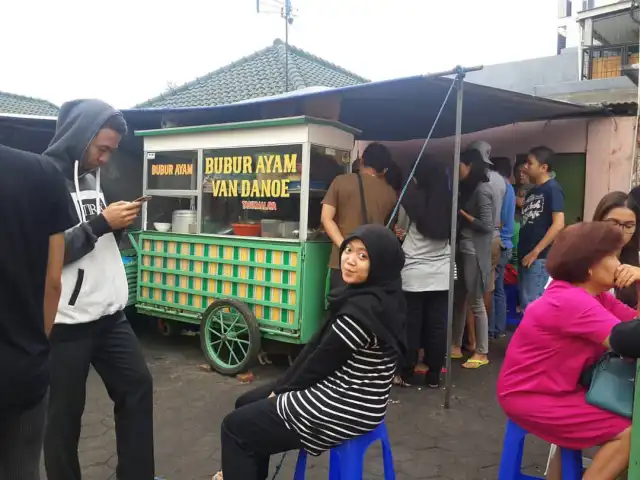 Gambar Makanan Bubur Ayam Van Danoe 10