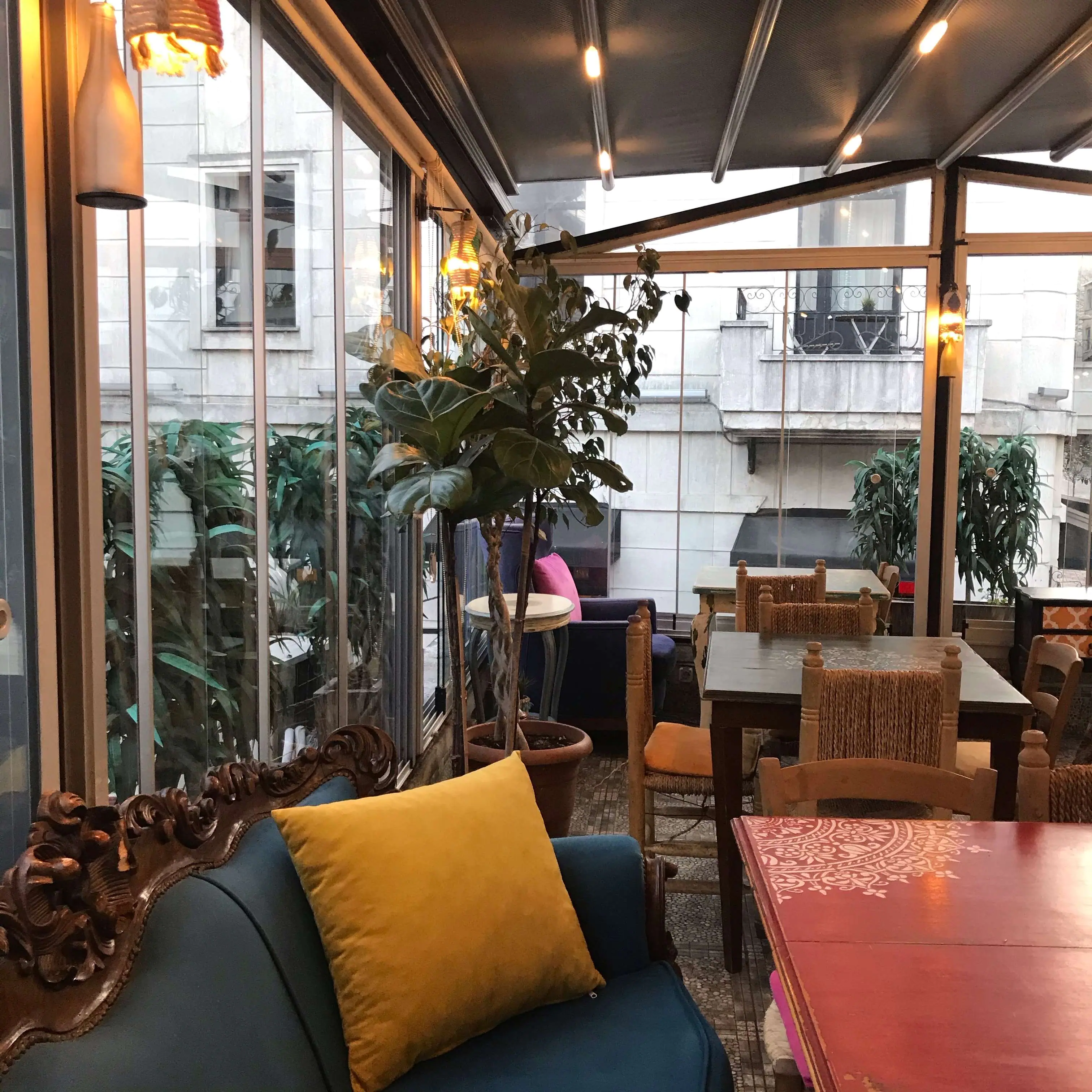 Arada Beyrut Cafe Yeri Ve Telefon Numarası.Karaköy, İstanbul Restoran ...