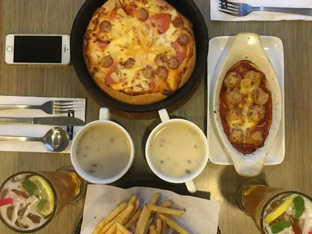 Pizza Hut Food Photo 10