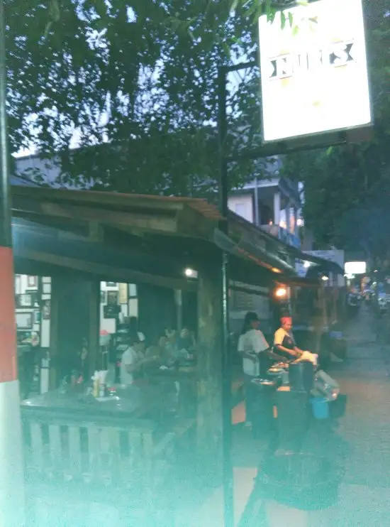 Gambar Makanan Naughty Nuri's Warung and Grill 14