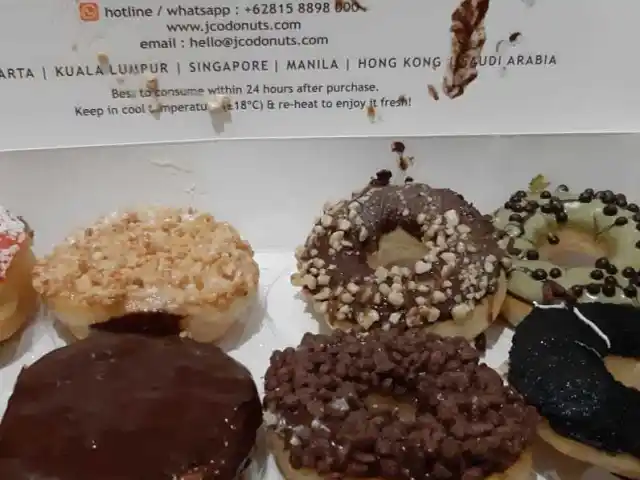 J.CO Donuts & Coffee