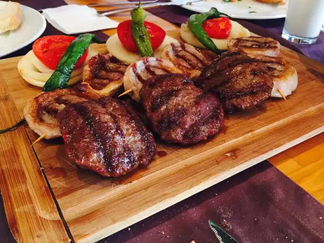 Pirzola Steak House'nin yemek ve ambiyans fotoğrafları 1