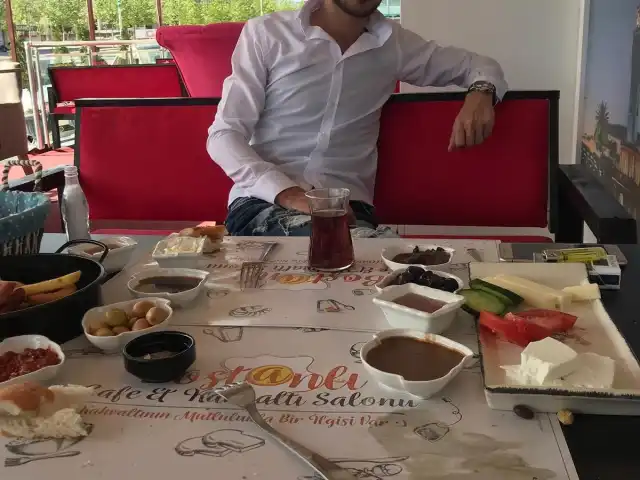 Bostanlı Cafe & Kahvaltı Salonu'nin yemek ve ambiyans fotoğrafları 3