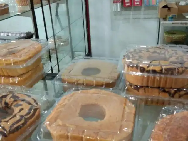 Nisa Cake, Made Sabara