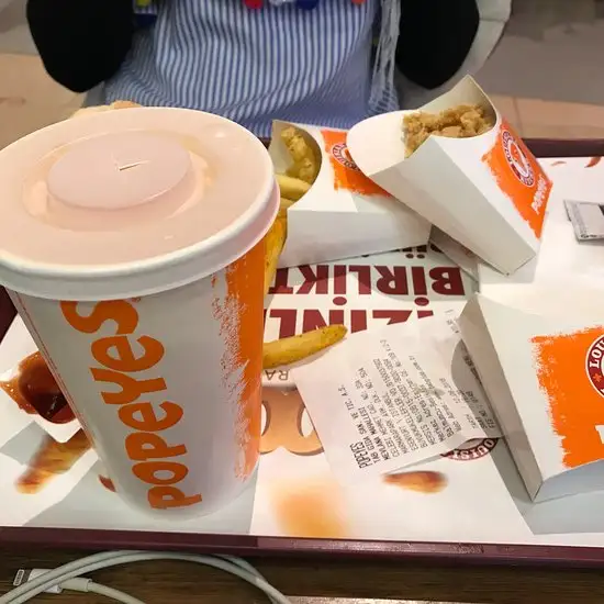 Popeyes'nin yemek ve ambiyans fotoğrafları 1