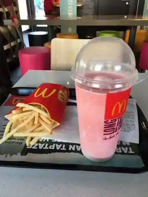 McDonald&apos;s'nin yemek ve ambiyans fotoğrafları 5