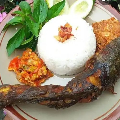 Gambar Makanan AYAM GORENG DAN BAKAR REMPAH BU.HAJI NUR 1