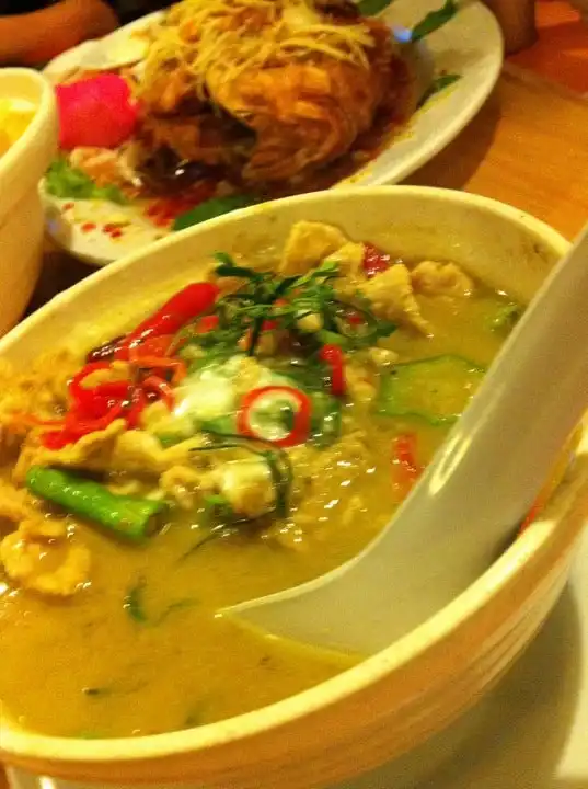 A Wet Thai Restaurant Food Photo 5